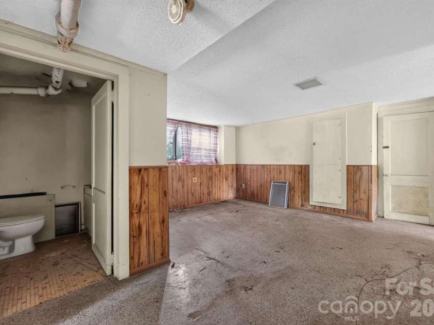 506 5th Avenue, Hickory, NC 28602.  MLS# CAR4421563, YatesRealty ID 51441. 