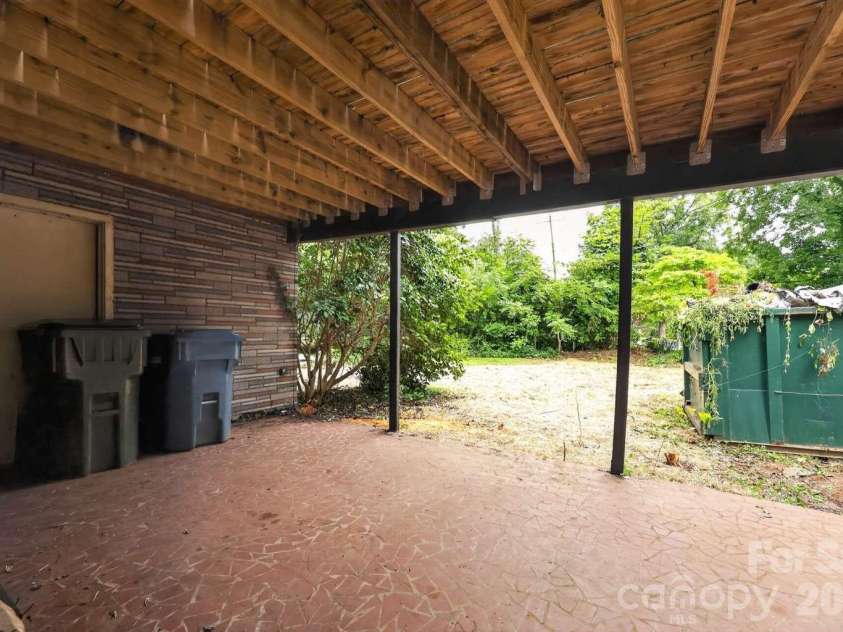 506 5th Avenue, Hickory, NC 28602.  MLS# CAR4421563, YatesRealty ID 51441. 