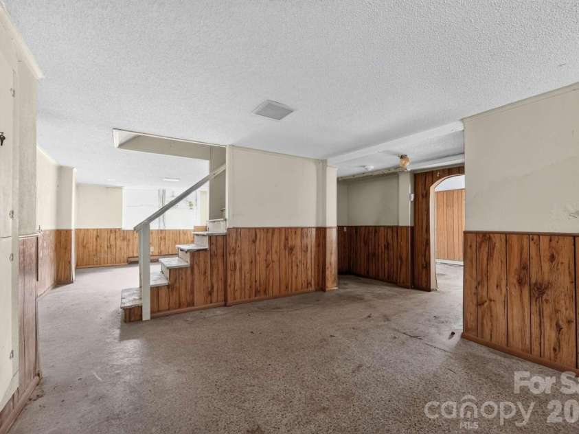506 5th Avenue, Hickory, NC 28602.  MLS# CAR4421563, YatesRealty ID 51441. 