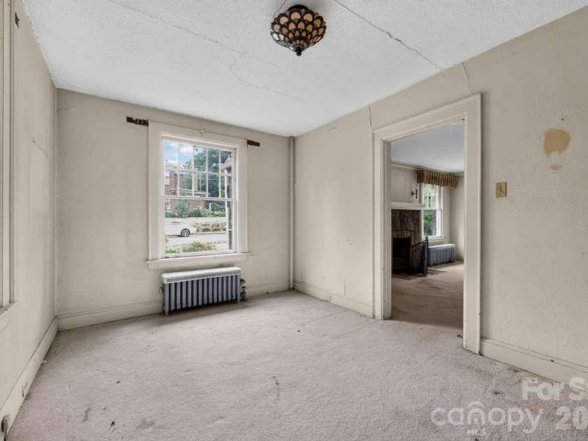 506 5th Avenue, Hickory, NC 28602.  MLS# CAR4421563, YatesRealty ID 51441. 