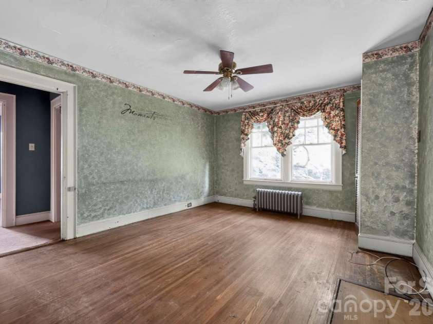 506 5th Avenue, Hickory, NC 28602.  MLS# CAR4421563, YatesRealty ID 51441. 
