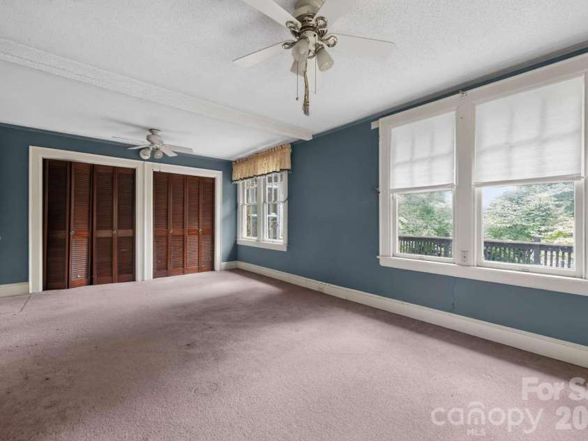 506 5th Avenue, Hickory, NC 28602.  MLS# CAR4421563, YatesRealty ID 51441. 