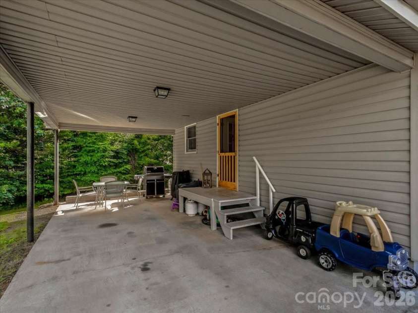 1840 White Oak Road, Burnsville, NC 28714.  MLS# CAR4425546, YatesRealty ID 51443. 