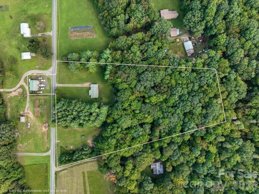 1840 White Oak Road, Burnsville, NC 28714.  MLS# CAR4425546, YatesRealty ID 51443. 