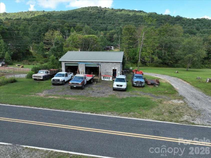 1840 White Oak Road, Burnsville, NC 28714.  MLS# CAR4425546, YatesRealty ID 51443. 