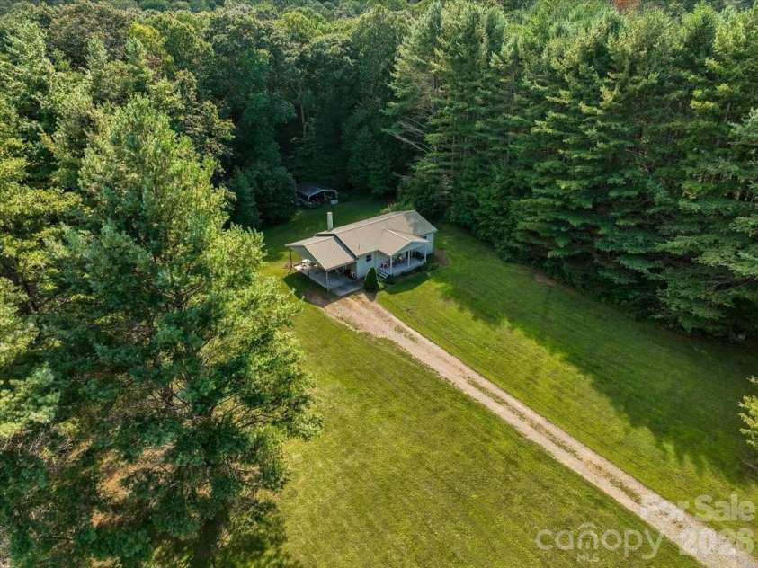 1840 White Oak Road, Burnsville, NC 28714.  MLS# CAR4425546, YatesRealty ID 51443. 