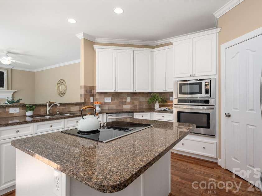3415 Twelve Oaks Place, Charlotte, NC 28270.  MLS# CAR4416632, YatesRealty ID 51444. 