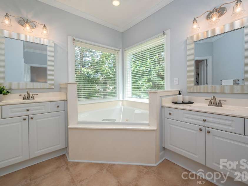 3415 Twelve Oaks Place, Charlotte, NC 28270.  MLS# CAR4416632, YatesRealty ID 51444. 