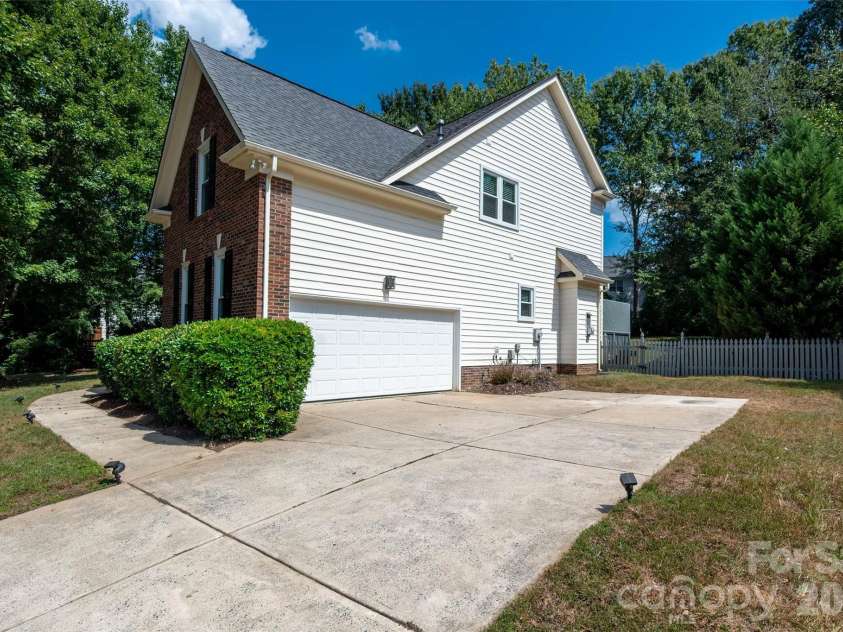 3415 Twelve Oaks Place, Charlotte, NC 28270.  MLS# CAR4416632, YatesRealty ID 51444. 
