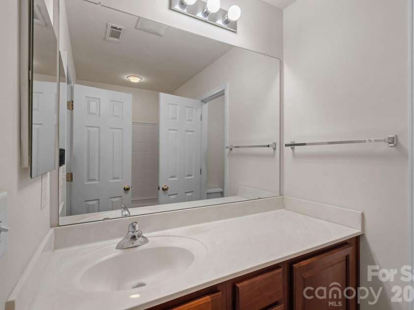 4717 Grier Farm Lane, Charlotte, NC 28270.  MLS# CAR4423441, YatesRealty ID 51445. Primary Bath