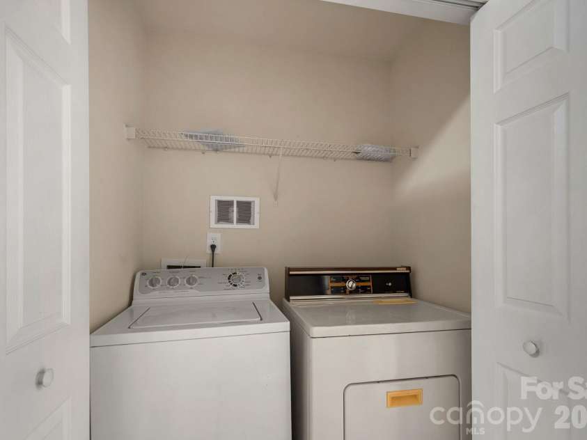 4717 Grier Farm Lane, Charlotte, NC 28270.  MLS# CAR4423441, YatesRealty ID 51445. Washer/Dryer convey