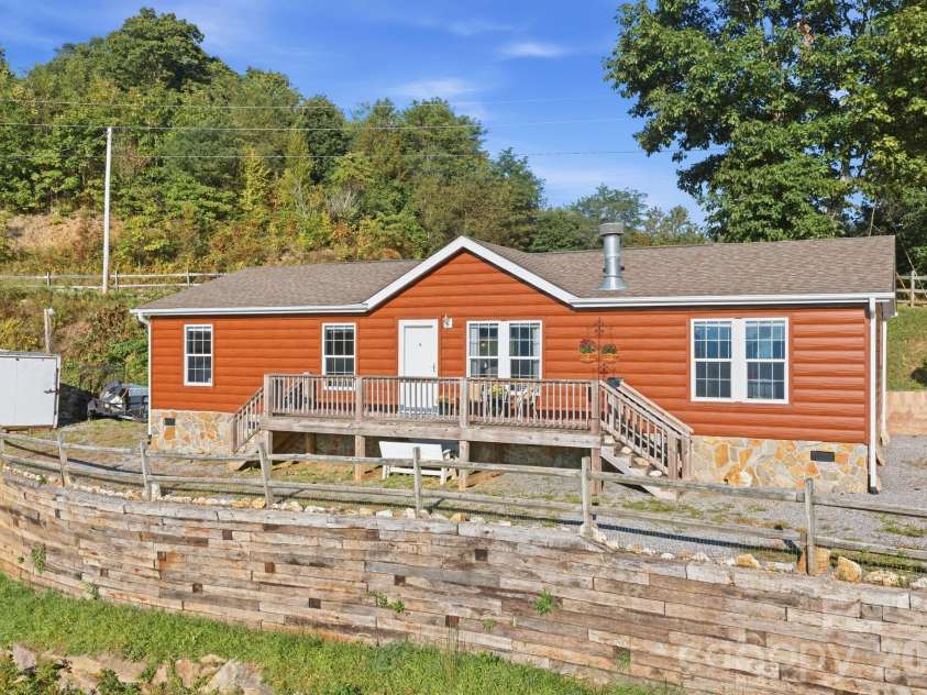 375 Catawba Ridge, Maggie Valley, NC 28751.  MLS# CAR4424592, YatesRealty ID 51446. 