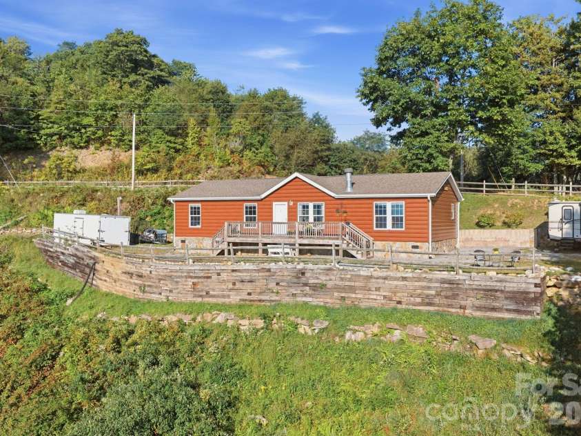 375 Catawba Ridge, Maggie Valley, NC 28751.  MLS# CAR4424592, YatesRealty ID 51446. 