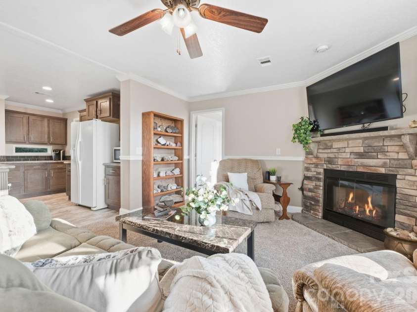 375 Catawba Ridge, Maggie Valley, NC 28751.  MLS# CAR4424592, YatesRealty ID 51446. 