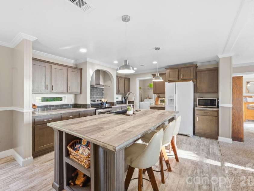 375 Catawba Ridge, Maggie Valley, NC 28751.  MLS# CAR4424592, YatesRealty ID 51446. 