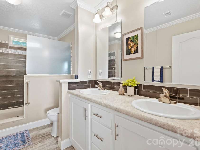375 Catawba Ridge, Maggie Valley, NC 28751.  MLS# CAR4424592, YatesRealty ID 51446. 