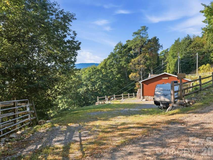375 Catawba Ridge, Maggie Valley, NC 28751.  MLS# CAR4424592, YatesRealty ID 51446. 