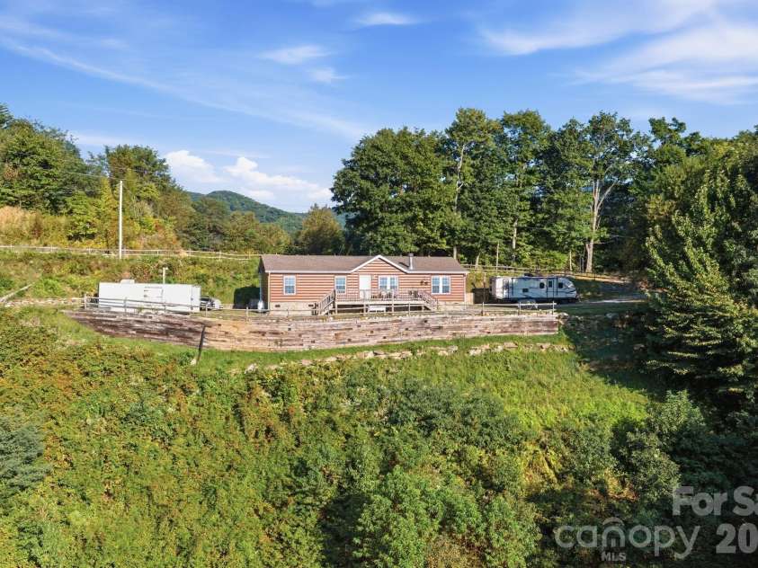 375 Catawba Ridge, Maggie Valley, NC 28751.  MLS# CAR4424592, YatesRealty ID 51446. 