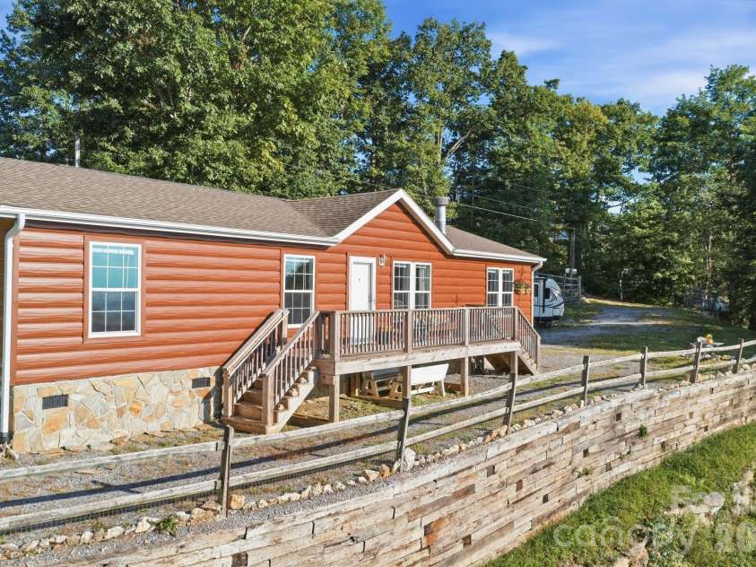375 Catawba Ridge, Maggie Valley, NC 28751.  MLS# CAR4424592, YatesRealty ID 51446. 
