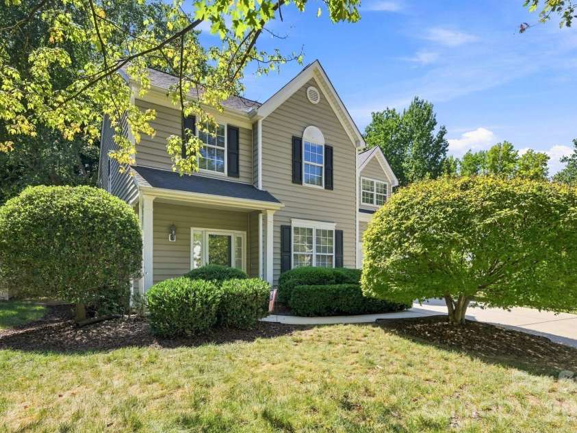 10018 Glencrest Drive, Huntersville, NC 28078.  MLS# CAR4424147, YatesRealty ID 51447. 