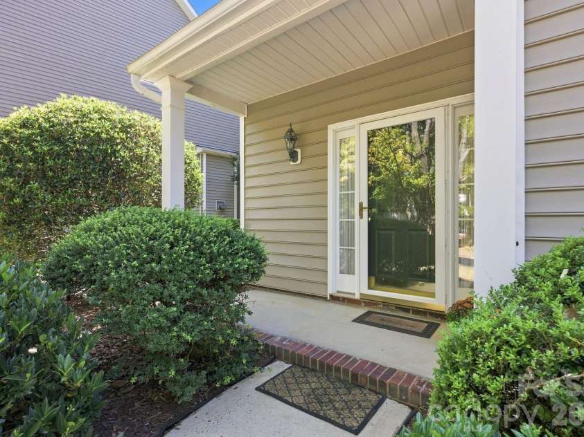 10018 Glencrest Drive, Huntersville, NC 28078.  MLS# CAR4424147, YatesRealty ID 51447. 