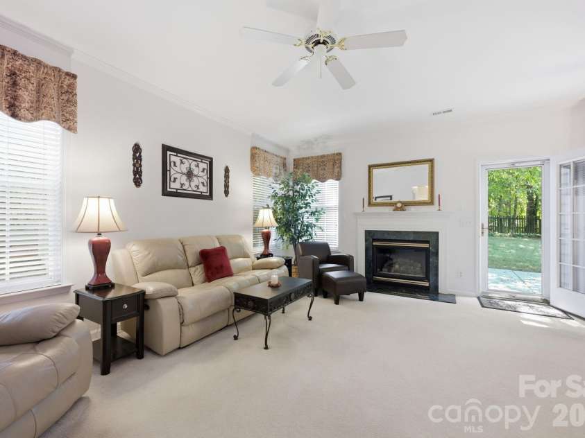 10018 Glencrest Drive, Huntersville, NC 28078.  MLS# CAR4424147, YatesRealty ID 51447. 