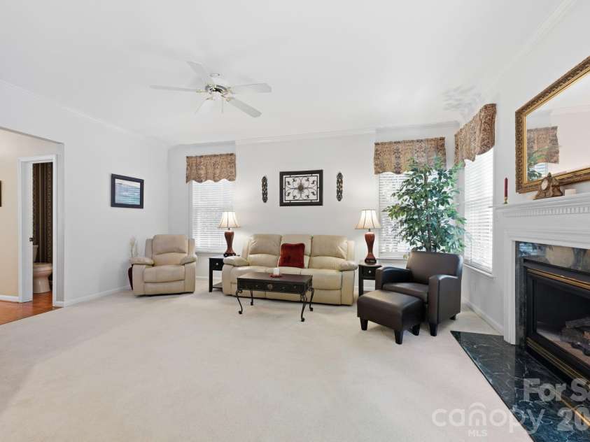 10018 Glencrest Drive, Huntersville, NC 28078.  MLS# CAR4424147, YatesRealty ID 51447. 