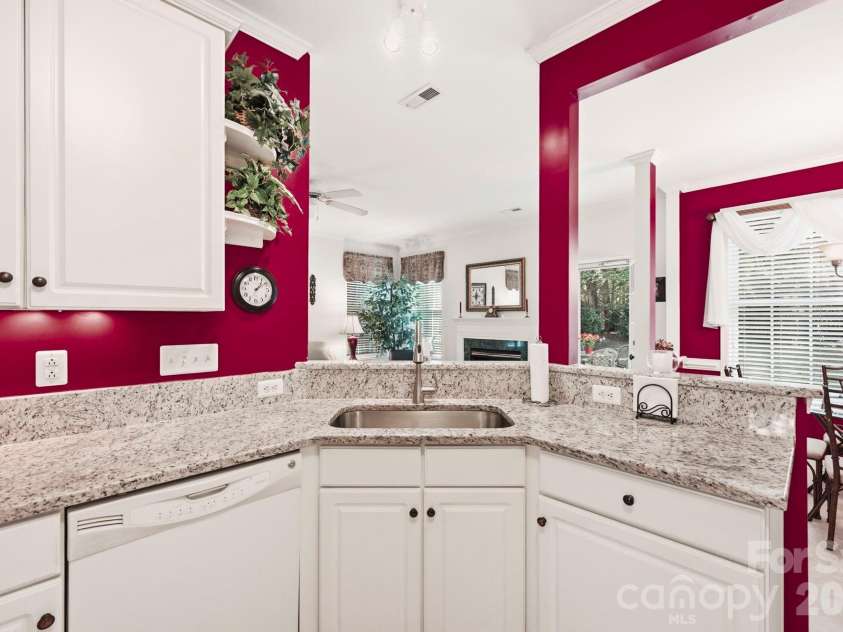 10018 Glencrest Drive, Huntersville, NC 28078.  MLS# CAR4424147, YatesRealty ID 51447. 