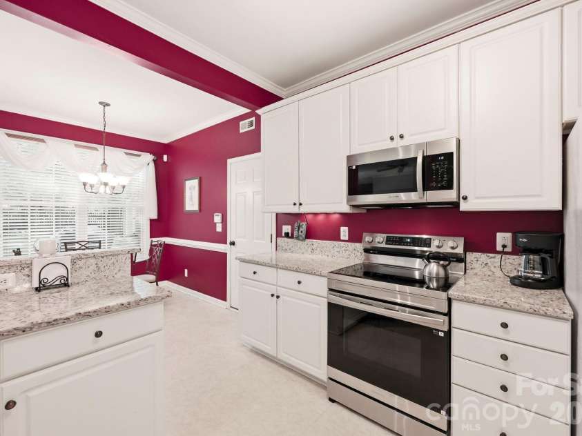 10018 Glencrest Drive, Huntersville, NC 28078.  MLS# CAR4424147, YatesRealty ID 51447. 