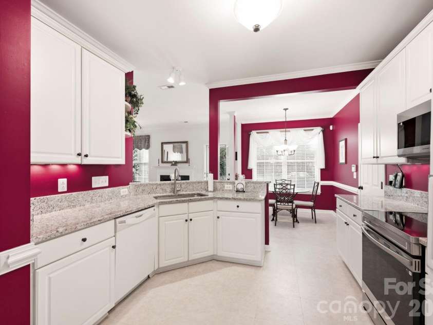 10018 Glencrest Drive, Huntersville, NC 28078.  MLS# CAR4424147, YatesRealty ID 51447. 