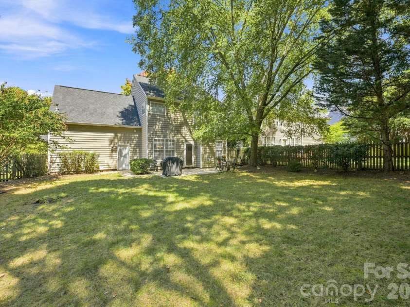 10018 Glencrest Drive, Huntersville, NC 28078.  MLS# CAR4424147, YatesRealty ID 51447. 