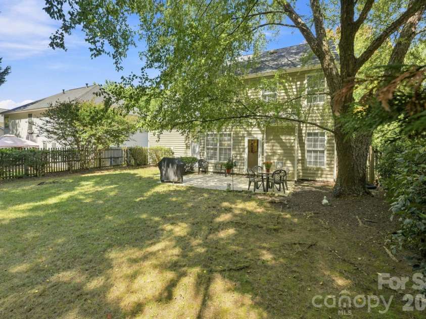 10018 Glencrest Drive, Huntersville, NC 28078.  MLS# CAR4424147, YatesRealty ID 51447. 