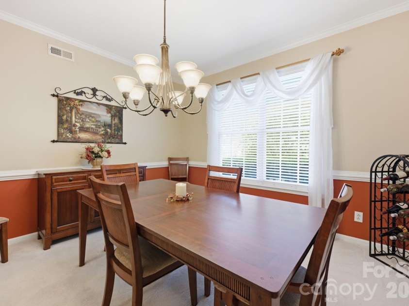 10018 Glencrest Drive, Huntersville, NC 28078.  MLS# CAR4424147, YatesRealty ID 51447. Dining Room
