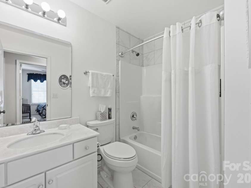 10018 Glencrest Drive, Huntersville, NC 28078.  MLS# CAR4424147, YatesRealty ID 51447. Full Bath