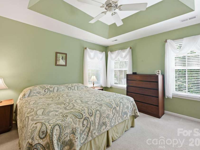 10018 Glencrest Drive, Huntersville, NC 28078.  MLS# CAR4424147, YatesRealty ID 51447. Primary Suite