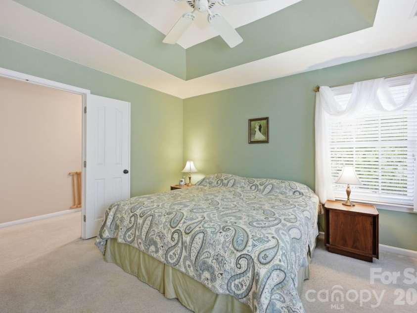 10018 Glencrest Drive, Huntersville, NC 28078.  MLS# CAR4424147, YatesRealty ID 51447. Primary Suite