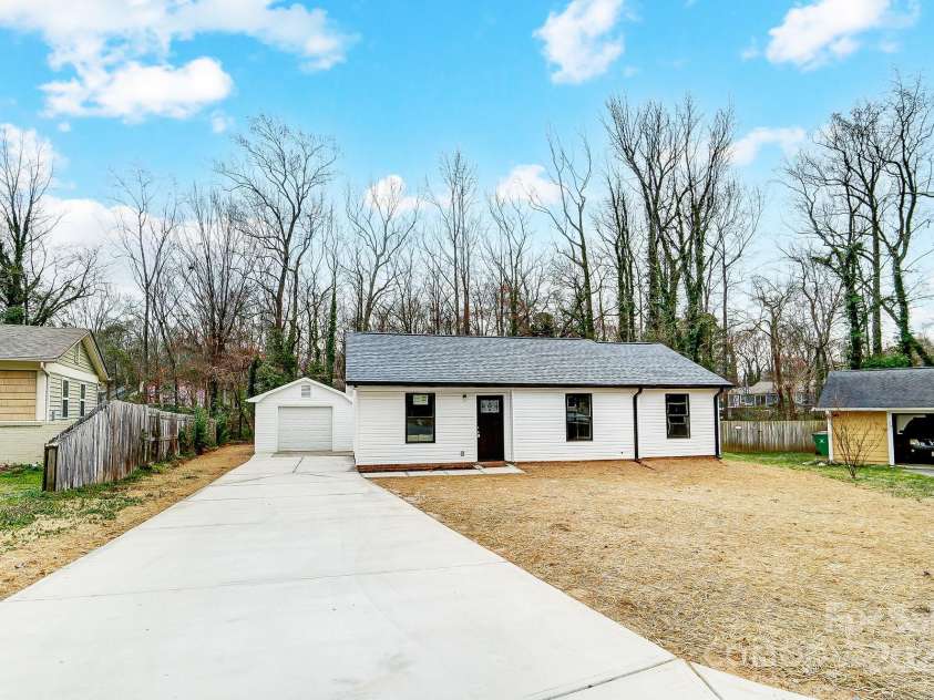 6706 Holston Court, Charlotte, NC 28215.  MLS# CAR4238723, YatesRealty ID 5145. Black Windows