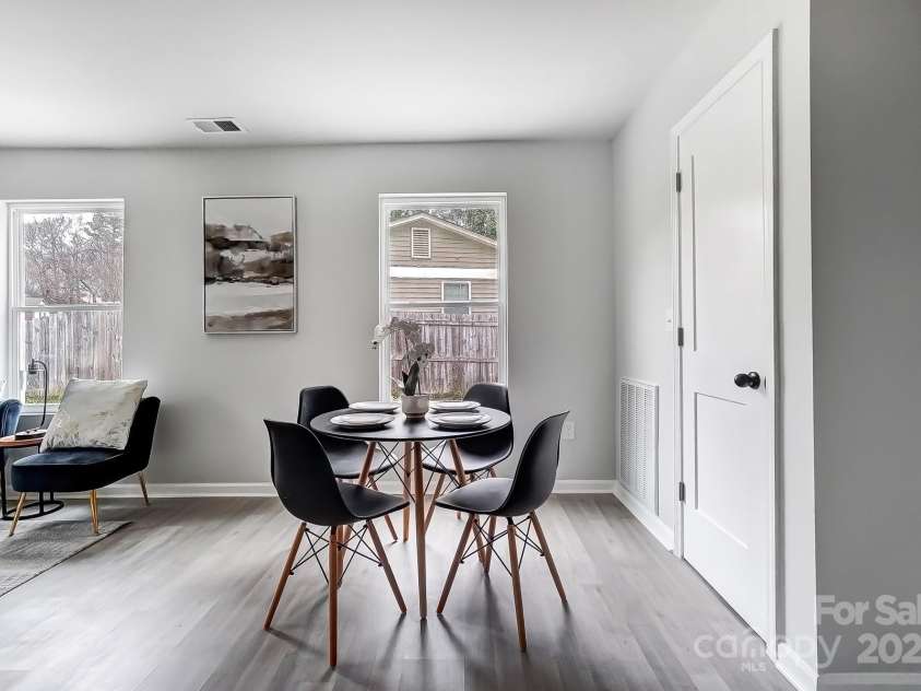 6706 Holston Court, Charlotte, NC 28215.  MLS# CAR4238723, YatesRealty ID 5145. Dining Area