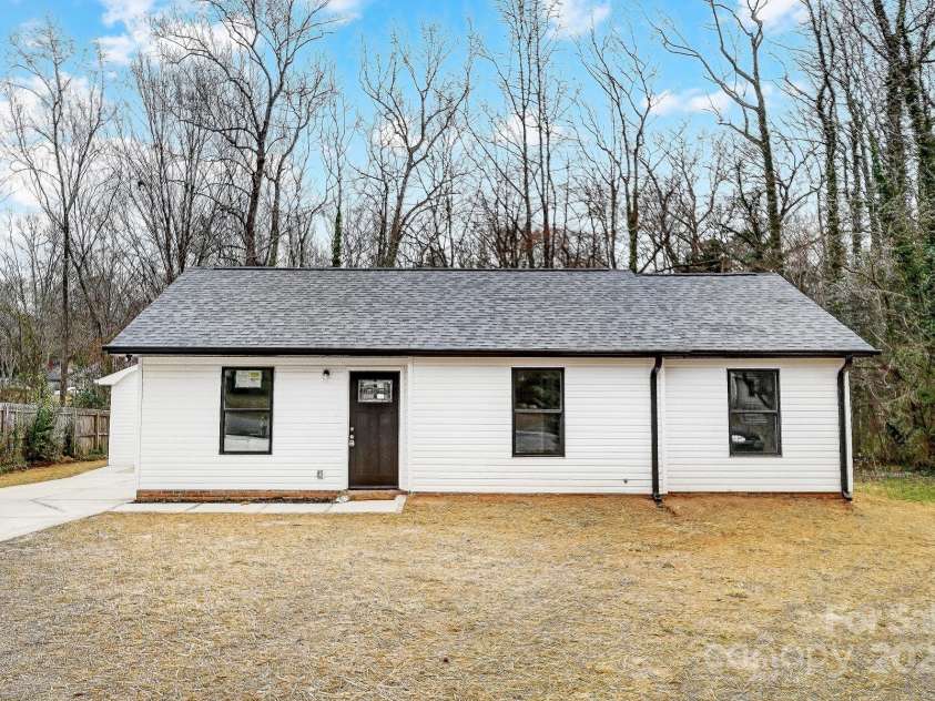 6706 Holston Court, Charlotte, NC 28215.  MLS# CAR4238723, YatesRealty ID 5145. Front of Home