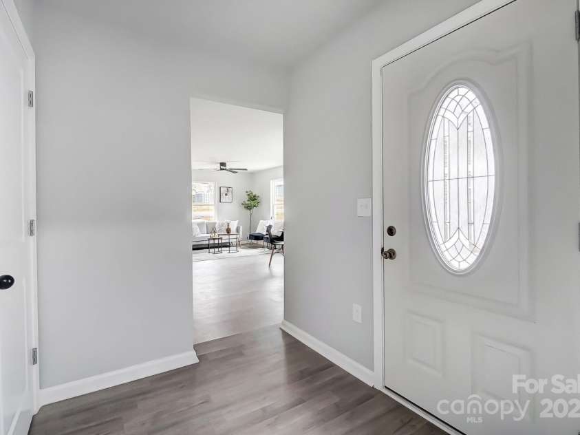 6706 Holston Court, Charlotte, NC 28215.  MLS# CAR4238723, YatesRealty ID 5145. Hall