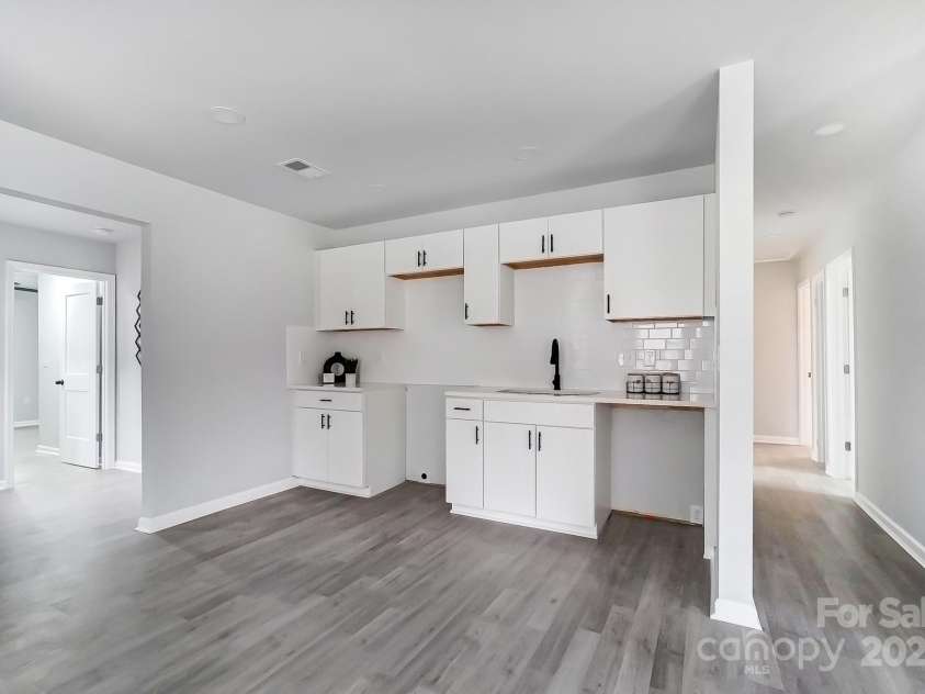 6706 Holston Court, Charlotte, NC 28215.  MLS# CAR4238723, YatesRealty ID 5145. Kitchen (Appliances have been Installed)