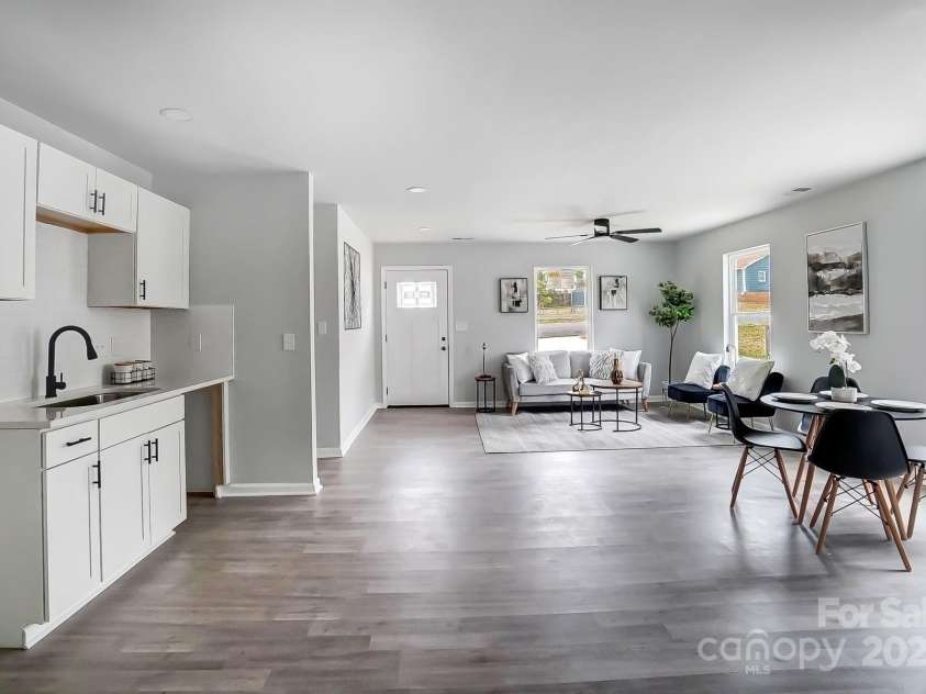 6706 Holston Court, Charlotte, NC 28215.  MLS# CAR4238723, YatesRealty ID 5145. Open Concent