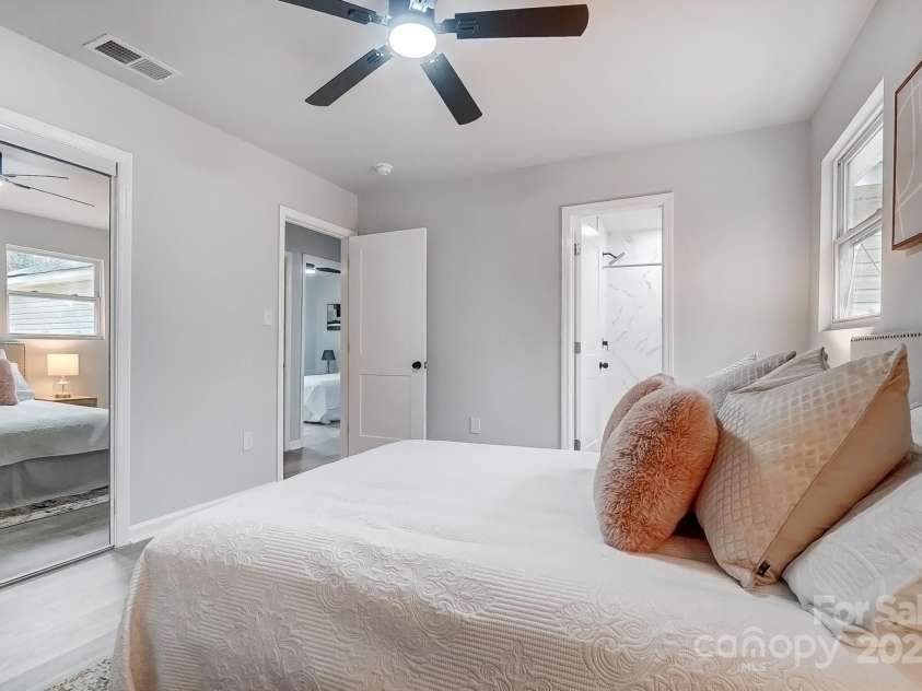 6706 Holston Court, Charlotte, NC 28215.  MLS# CAR4238723, YatesRealty ID 5145. Primary Suite - Bedroom
