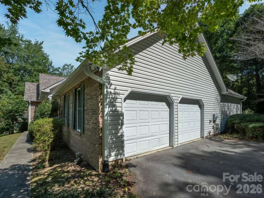 106 Fish Hawk Drive, Hendersonville, NC 28739.  MLS# CAR4425849, YatesRealty ID 51450. Double Garage/storage