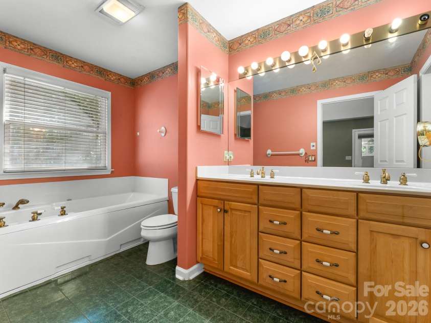 106 Fish Hawk Drive, Hendersonville, NC 28739.  MLS# CAR4425849, YatesRealty ID 51450. Primary Bath with Jetted tub & dbl vanity