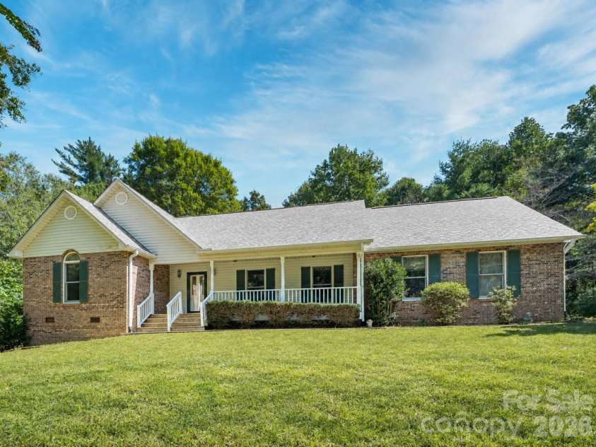 106 Fish Hawk Drive, Hendersonville, NC 28739.  MLS# CAR4425849, YatesRealty ID 51450. Welcome Home!