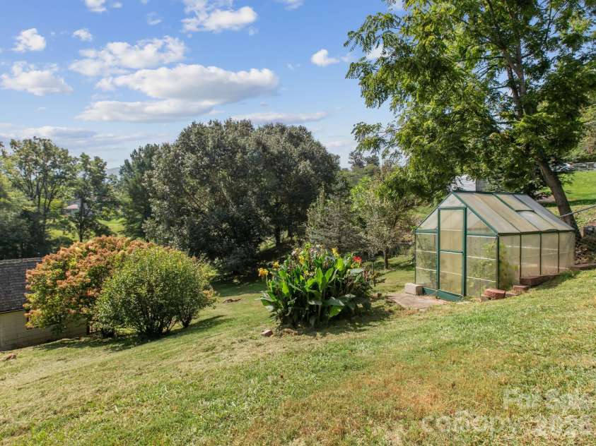 110 Medford Avenue, Waynesville, NC 28786.  MLS# CAR4424495, YatesRealty ID 51451. Back Yard