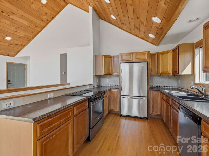 110 Medford Avenue, Waynesville, NC 28786.  MLS# CAR4424495, YatesRealty ID 51451. Kitchen