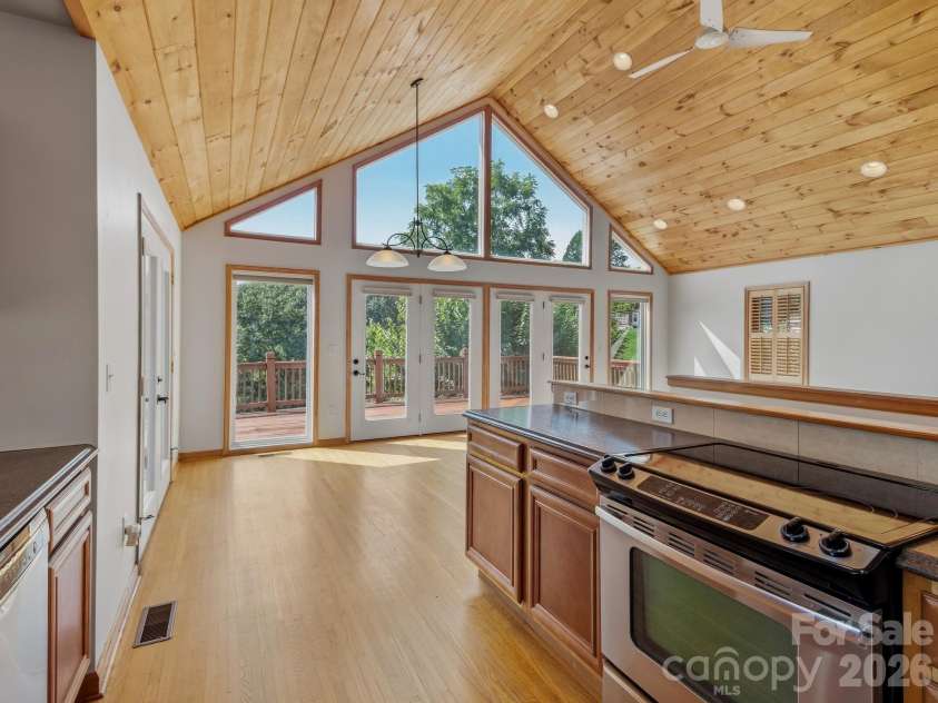 110 Medford Avenue, Waynesville, NC 28786.  MLS# CAR4424495, YatesRealty ID 51451. Kitchen