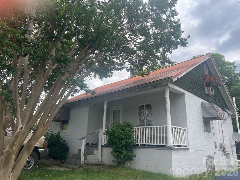 157 Quaker Road, Mount Airy, NC 27030.  MLS# CAR4425944, YatesRealty ID 51456. 